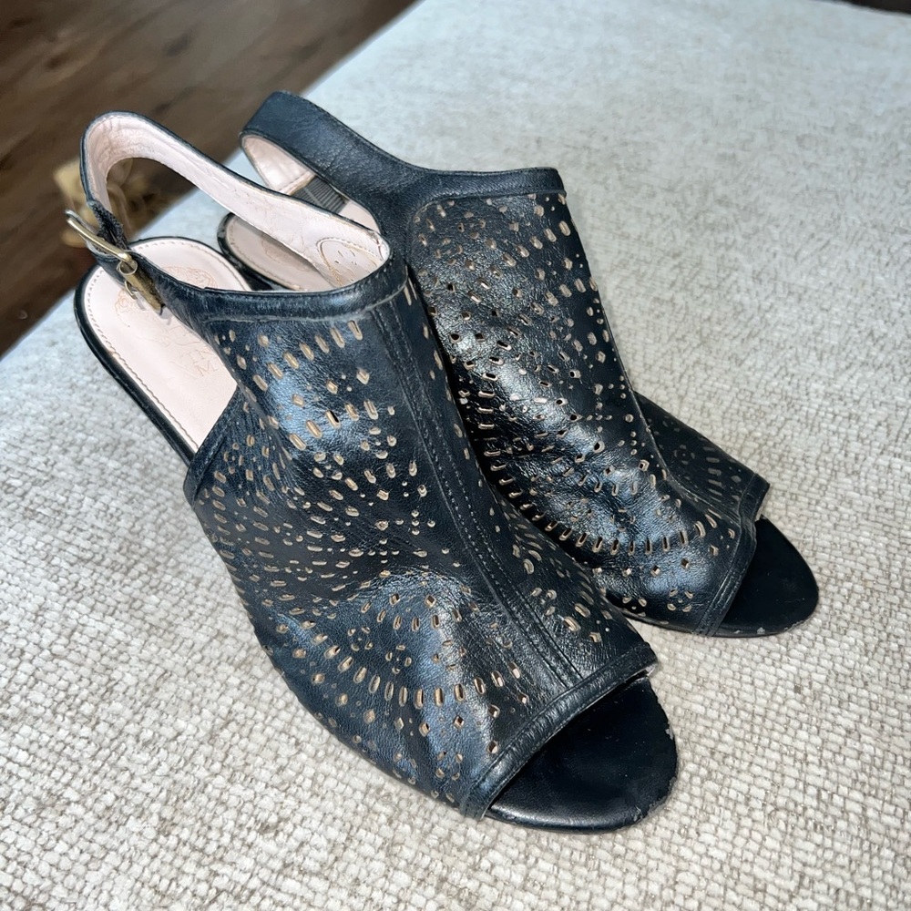 Vince Camuto Black Leather Heels. Good condition, slightly worn. Size 8.5